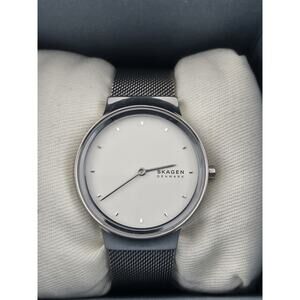 Ladies Skagen New In Box Denmark SKW2823 Steel Mesh Band New Battery Running